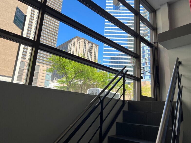 More Photos Of 21 W Illinois St, Chicago Office For Sale