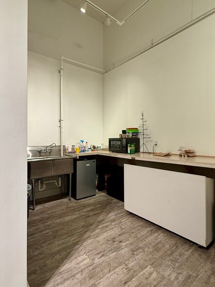 More Photos Of 22 Campbell Ave SE, Roanoke Storefront Retail Residential For Sale