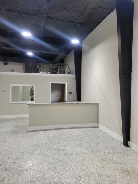 More Photos Of 136 W Nacogdoches St, New Braunfels Service For Sale