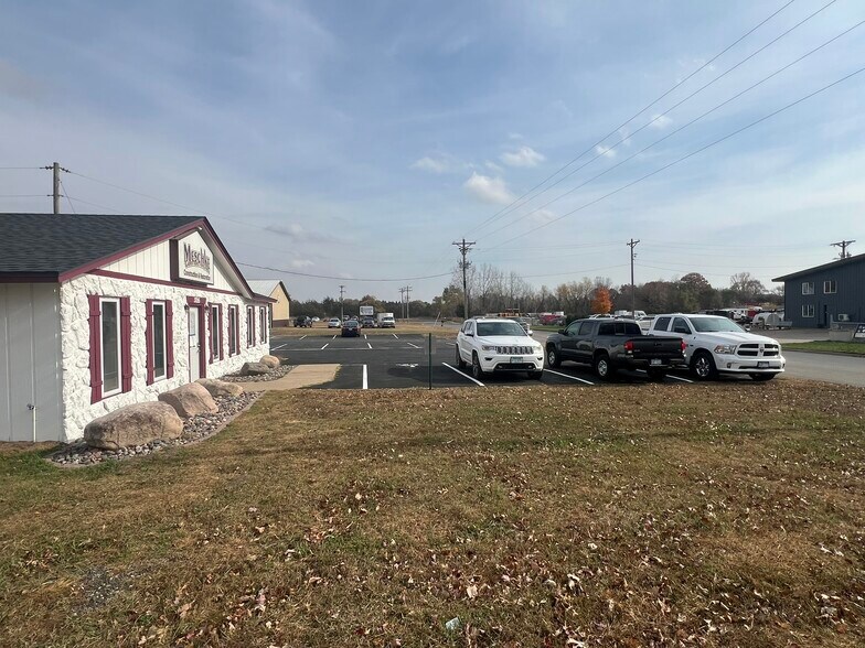 More Photos Of 3095 NW 162nd Ln, Andover Warehouse For Sale