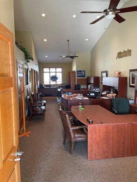 More Photos Of 302 Fox Glen Ct, Barrington Medical For Lease