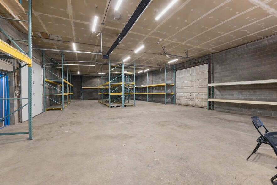 More Photos Of 26289 W Eight Mile Rd, Redford Township Manufacturing For Lease