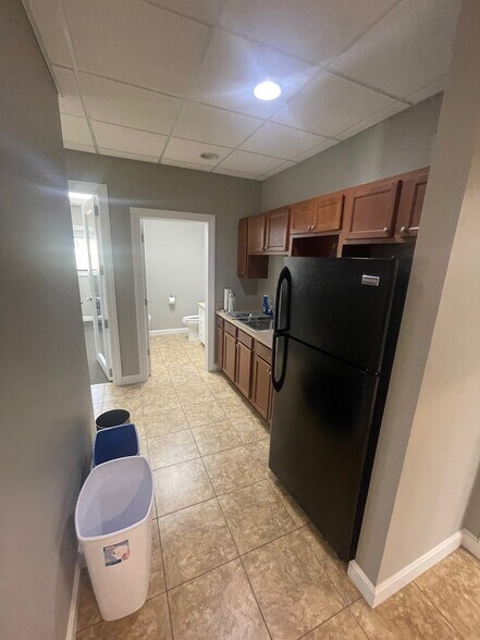 More Photos Of 10105 Hedden Rd, Evansville Warehouse For Sale