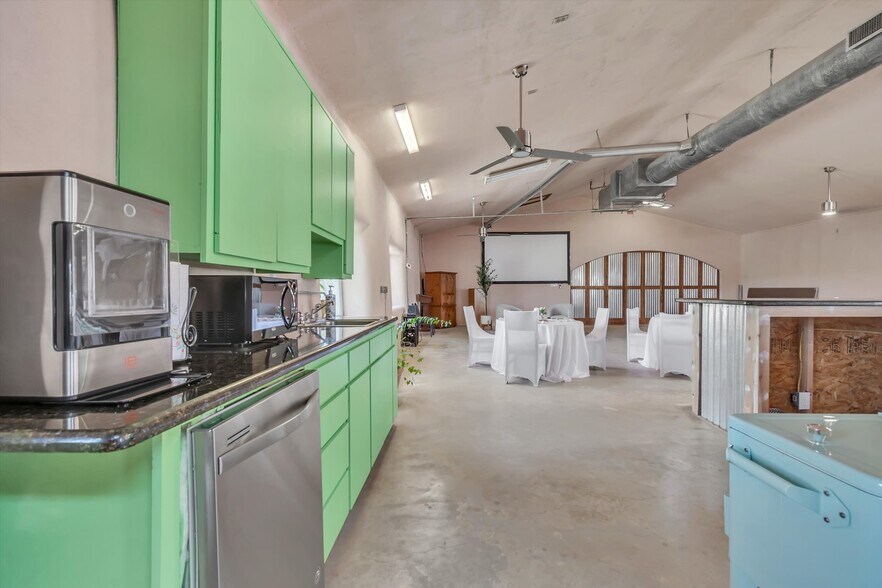 More Photos Of 4002 E Highway 290, Dripping Springs Freestanding For Sale