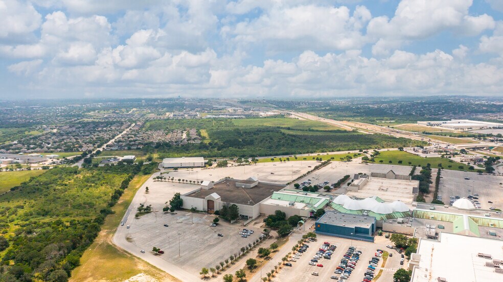 More Photos Of 6909 N Loop 1604 E, San Antonio Department Store For Sale