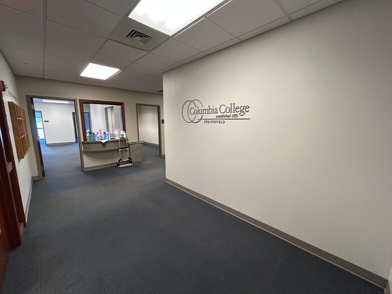 More Photos Of 3271 E Battlefield St, Springfield Office For Lease