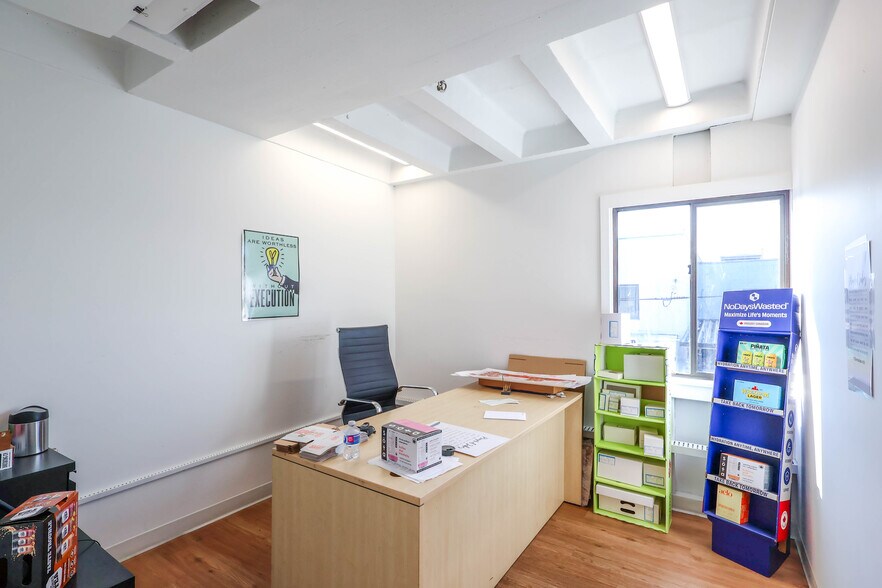 More Photos Of 125 W 71st Ave, Vancouver Warehouse For Lease