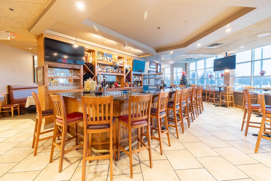 More Photos Of 8185 Holly Rd, Grand Blanc General Retail For Lease