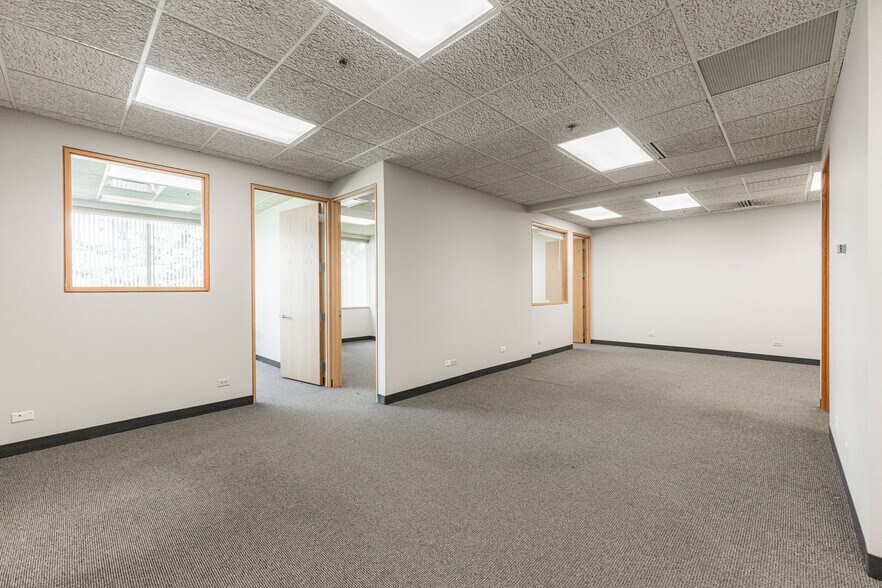 More Photos Of 290 Springfield Dr, Bloomingdale Medical For Lease