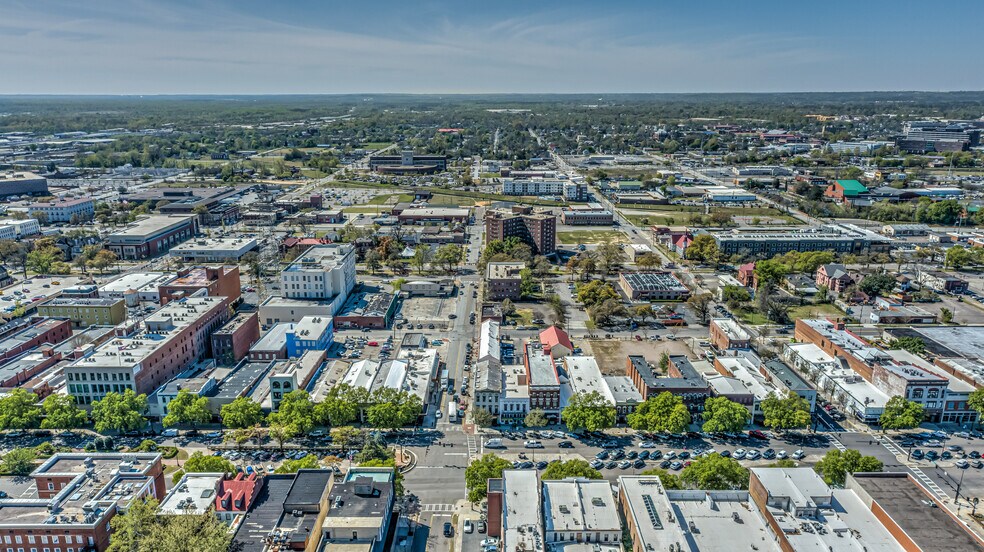 More Photos Of 215 10th St, Augusta General Retail For Sale