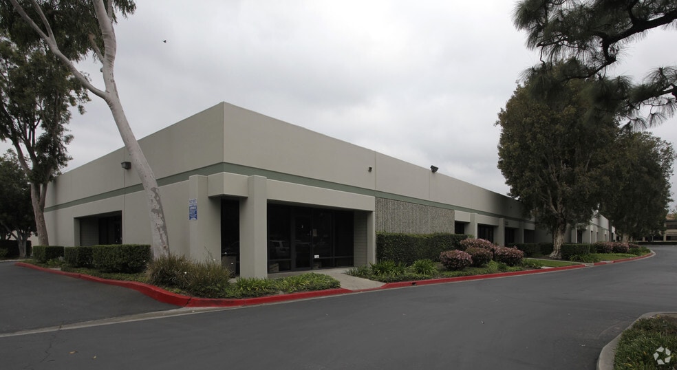 More Photos Of 11552 Knott St, Garden Grove Warehouse For Lease