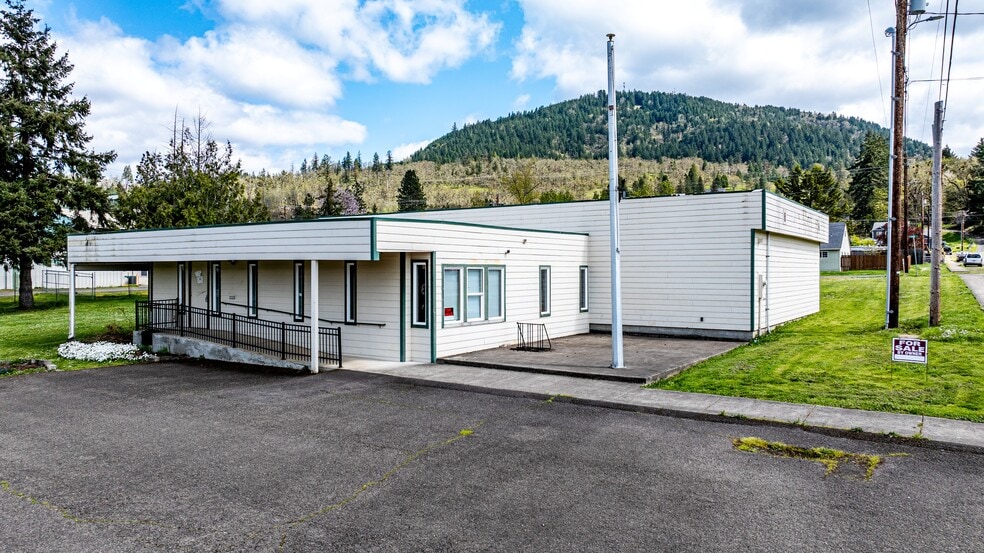 More Photos Of 107 E 3rd St, Lowell Flex For Sale