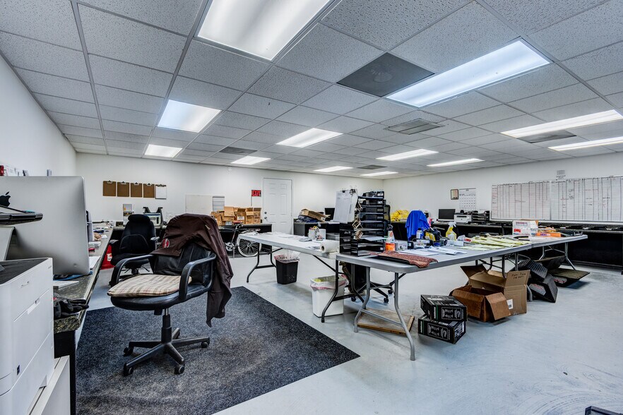 More Photos Of 6901 S 78th St, Riverview Warehouse For Lease