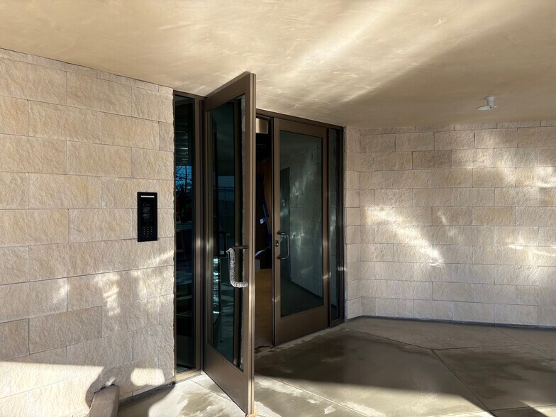 More Photos Of 435 N Pacific Coast Hwy, Redondo Beach Office For Lease