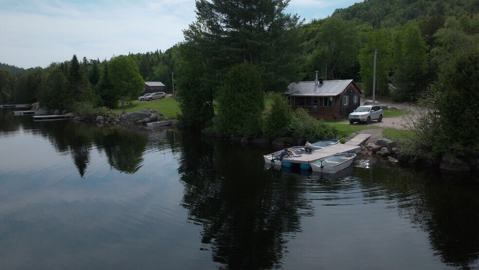 More Photos Of 1020 Ch Du Lac-Croche, Saint-come Sports And Entertainment For Sale