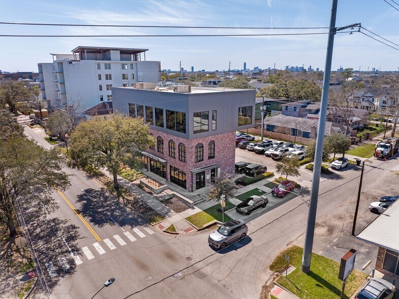 More Photos Of 841 Yale St, Houston Medical For Sale