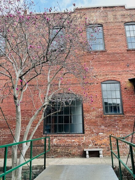 More Photos Of 887 W Marietta St NW, Atlanta Loft Creative Space For Lease