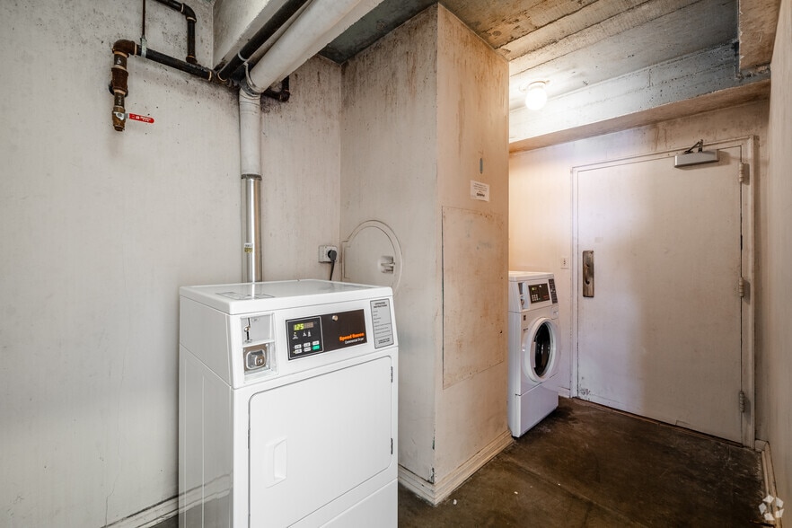 More Photos Of 17 E 2nd Ave, Hutchinson Apartments For Lease