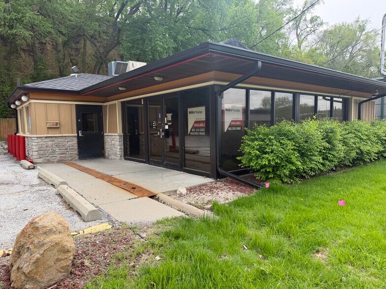 More Photos Of 1235 E Pierce St, Council Bluffs General Retail For Sale
