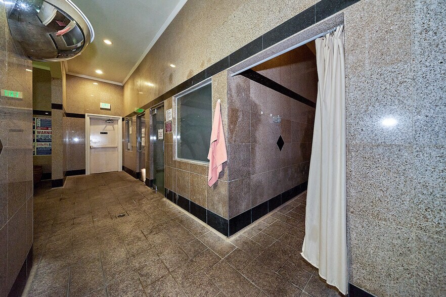 More Photos Of 10211 Balboa Blvd, Northridge Health Club For Sale