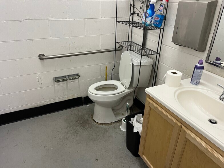 More Photos Of 569 Blanding Blvd, Orange Park Freestanding For Sale