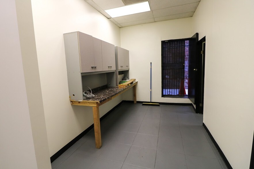 More Photos Of 160-166 W Pico Blvd, Los Angeles Apartments For Sale