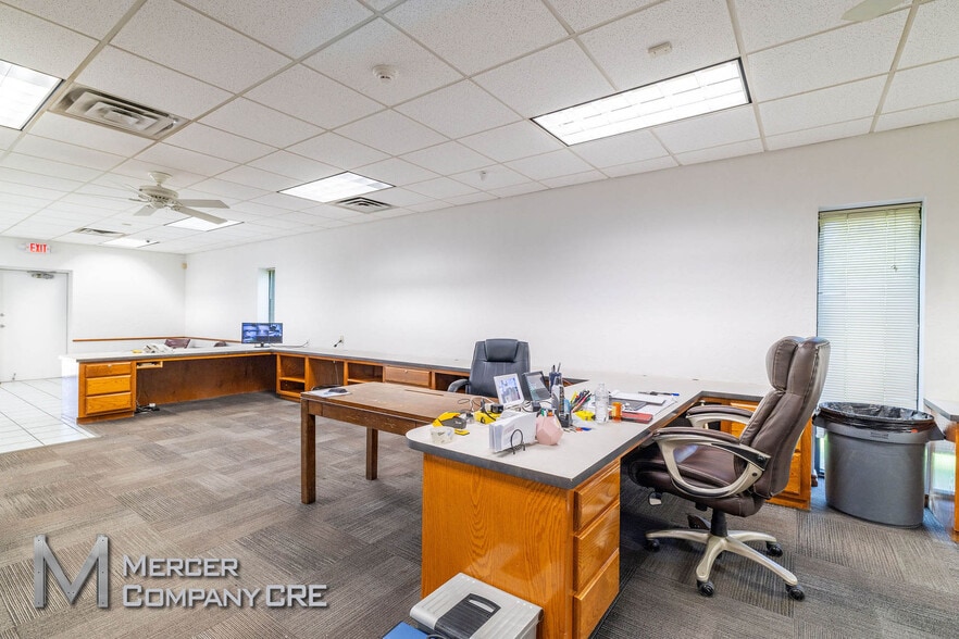 More Photos Of 10108 NW 10th St, Yukon Warehouse For Sale