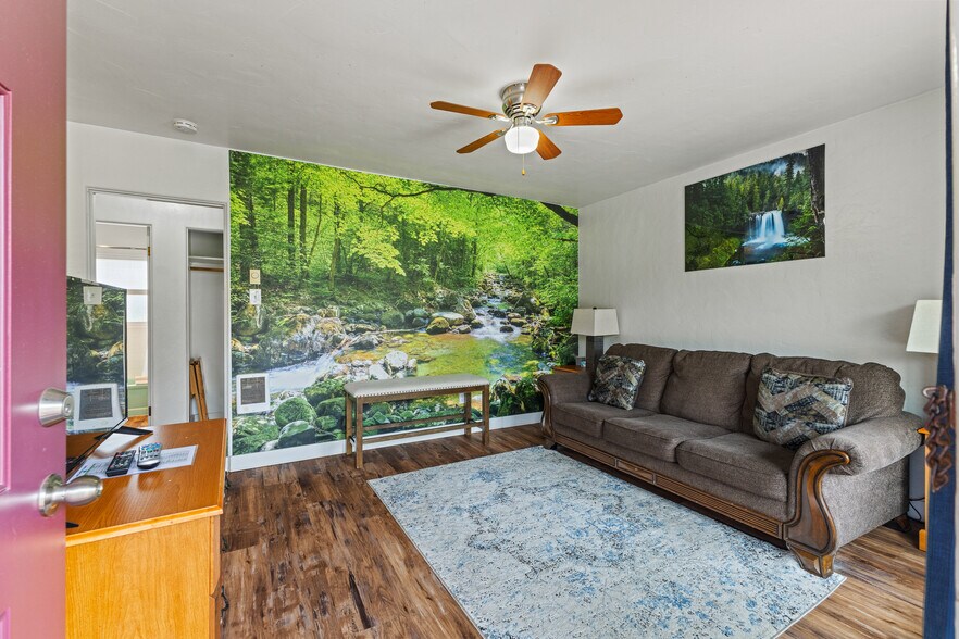 More Photos Of 787 N Central Blvd, Coquille Hotel For Sale