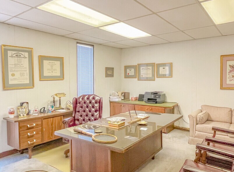 More Photos Of 4420 North Blvd, Baton Rouge Office For Sale