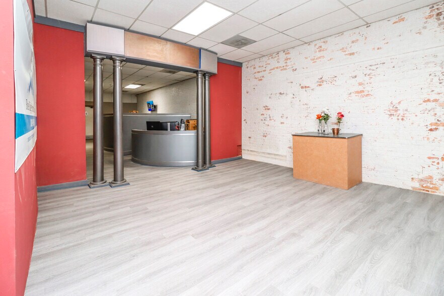 More Photos Of 827 Douglas Ave, Portsmouth Warehouse For Lease