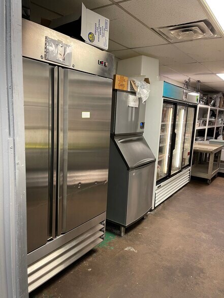 More Photos Of 109-111 S Main St, Irving Restaurant For Sale