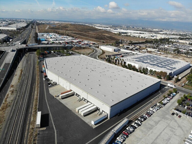 More Photos Of 12450 Philadelphia St, Eastvale Warehouse For Lease