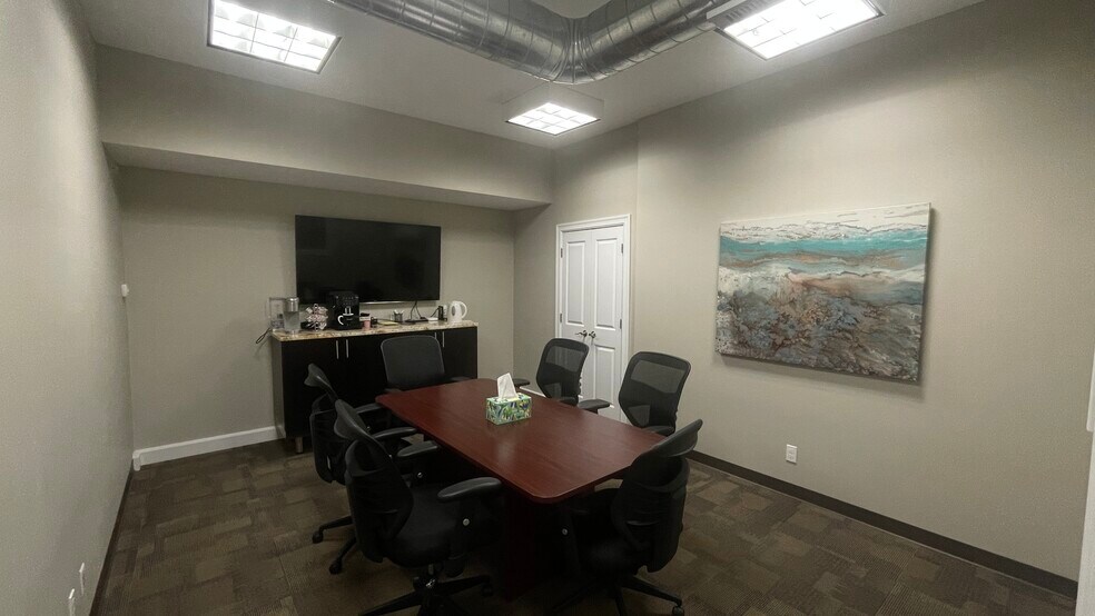 More Photos Of 444 Cass St, Traverse City Flex For Lease