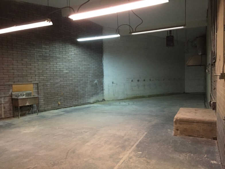 More Photos Of 200 W Ash St, Globe Service For Sale