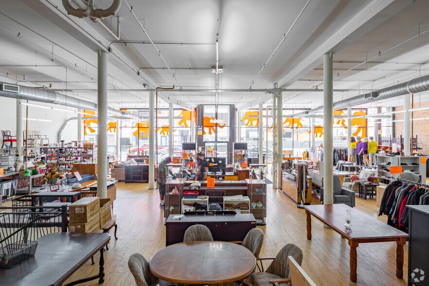 More Photos Of 3020 N Lincoln Ave, Chicago Storefront For Lease