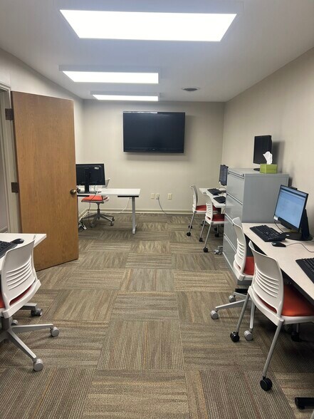 More Photos Of 230-236 Thomas More Pky, Crestview Hills Medical For Lease