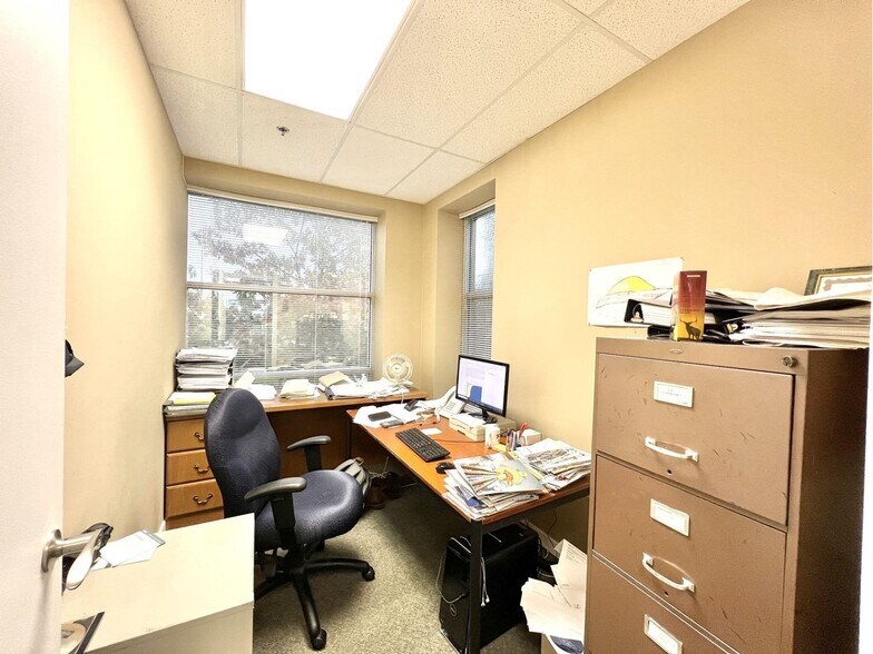 More Photos Of 998 Harbourside Dr, North Vancouver Showroom For Sale