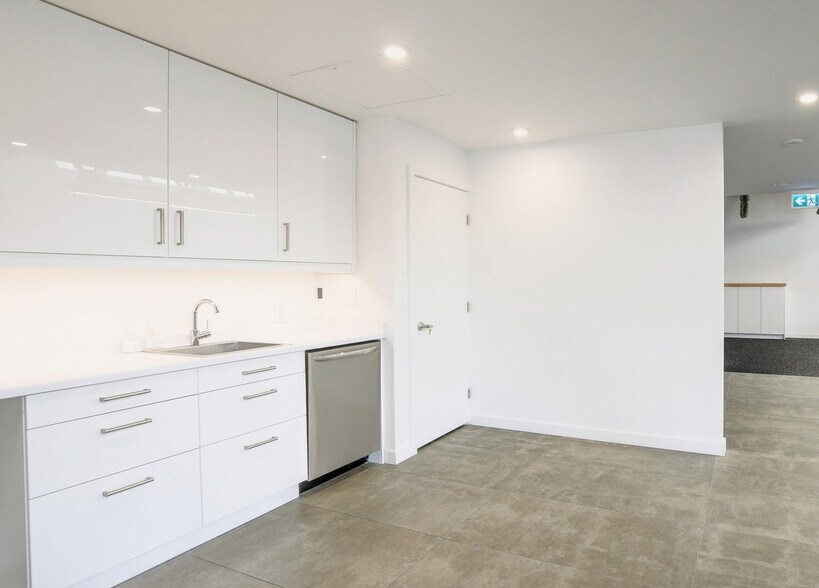 More Photos Of 736 Broughton St, Victoria Office For Lease