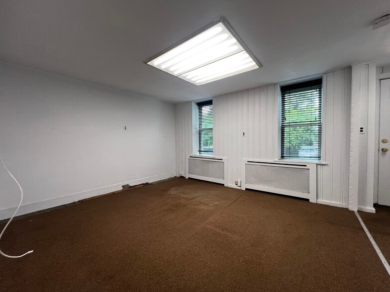 More Photos Of 37 E Main St, Oyster Bay Office Residential For Lease