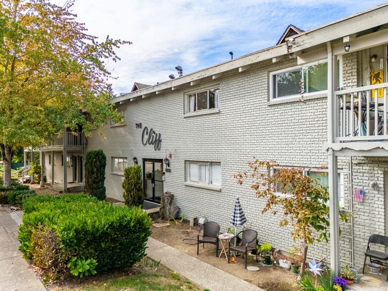 More Photos Of 21833 7th Ave S, Des Moines Apartments For Sale