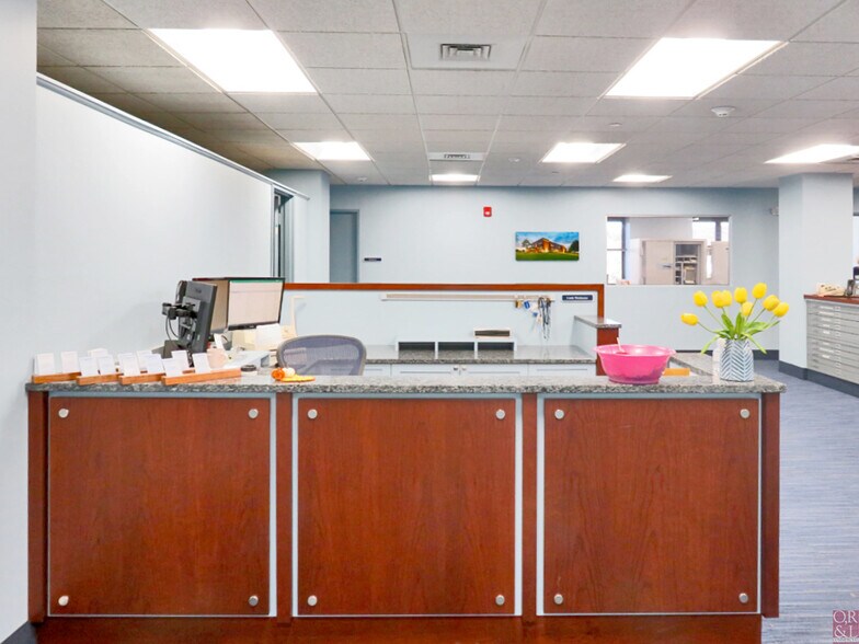 More Photos Of 10 Main St, Bristol Office For Lease