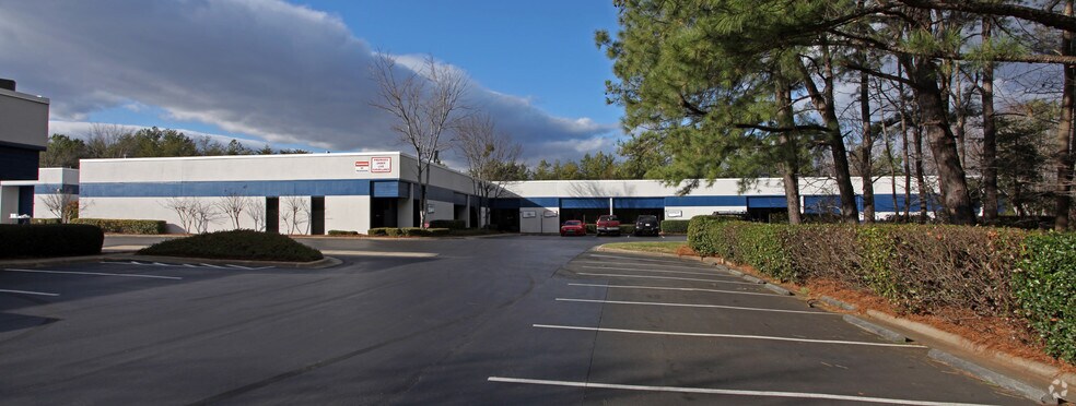 More Photos Of 2818 Queen City Dr, Charlotte Flex For Lease