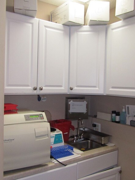 More Photos Of 1 Tiffany Pt, Bloomingdale Medical For Lease