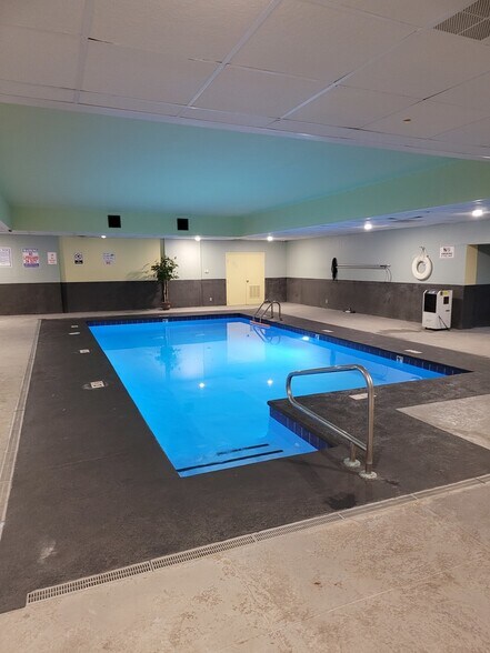 More Photos Of 4685 NE 14th St, Des Moines Hotel For Sale