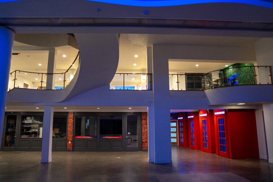 More Photos Of 6363 Hollywood Blvd, Los Angeles Storefront For Lease