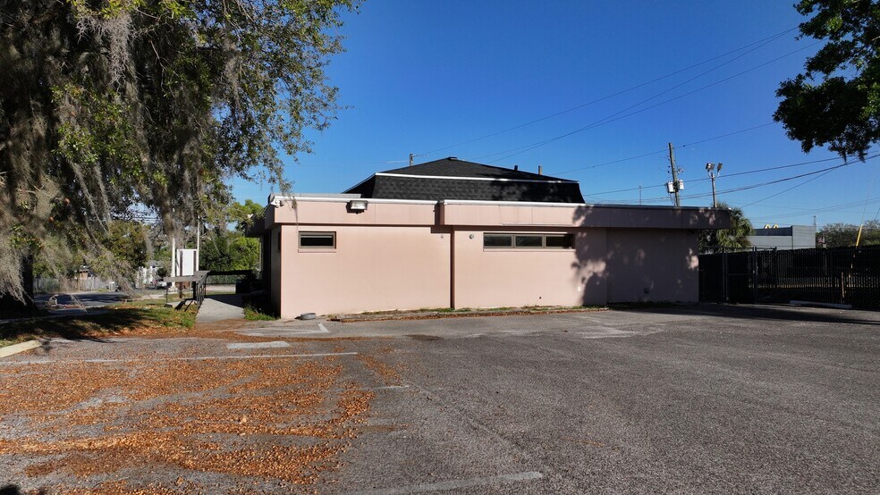 More Photos Of 615 E 1st St, Lakeland Medical For Sale