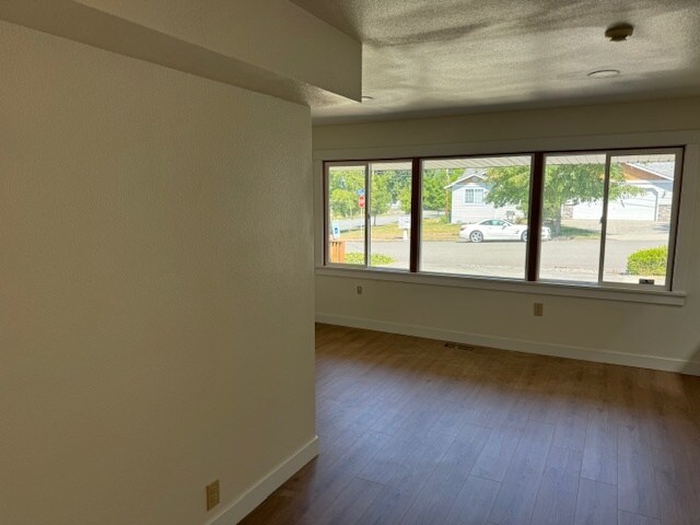 More Photos Of 902 E Maple St, Arlington Medical For Sale