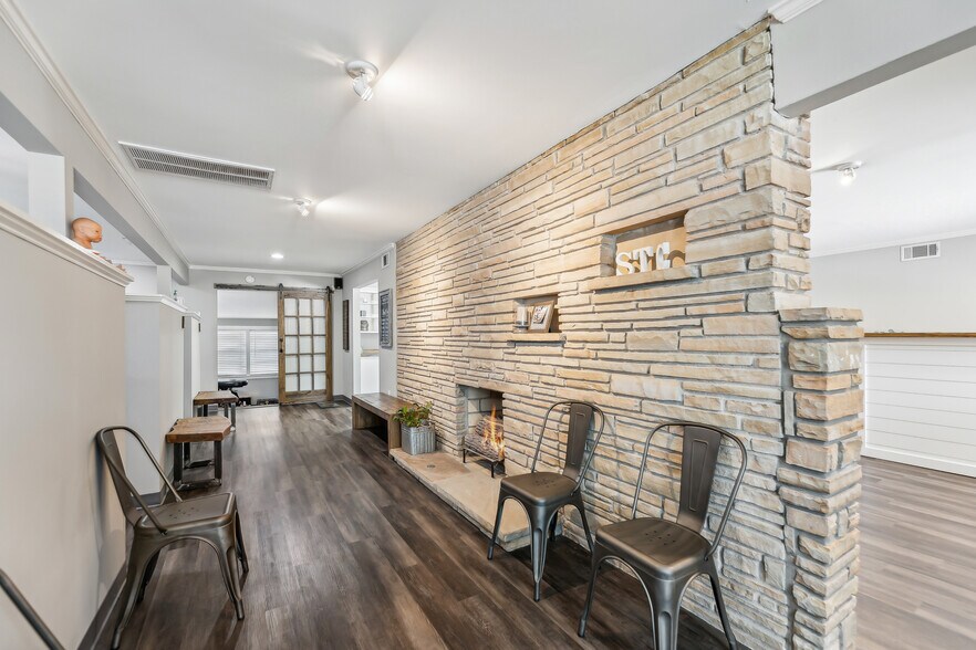 More Photos Of 930 W Main St, Jenks Medical For Sale