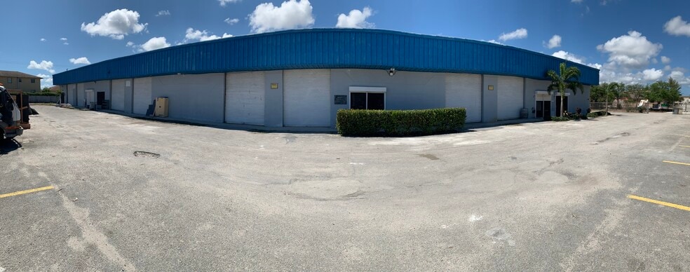 More Photos Of 859 W 13th Ct, Riviera Beach Warehouse For Lease