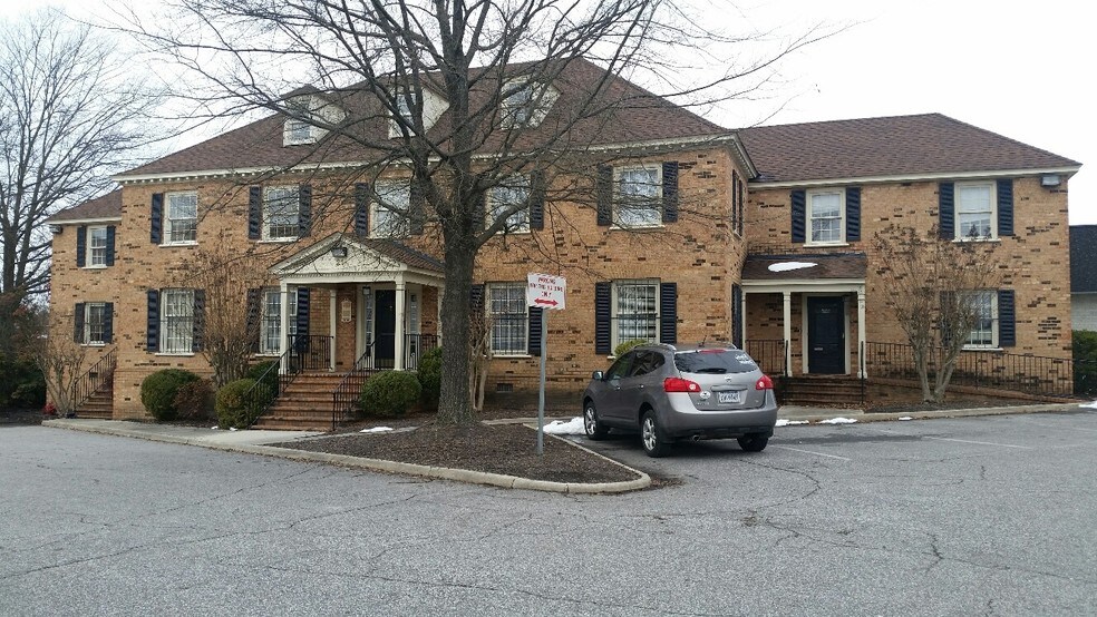 More Photos Of 21 Walnut Blvd, Petersburg Office For Lease